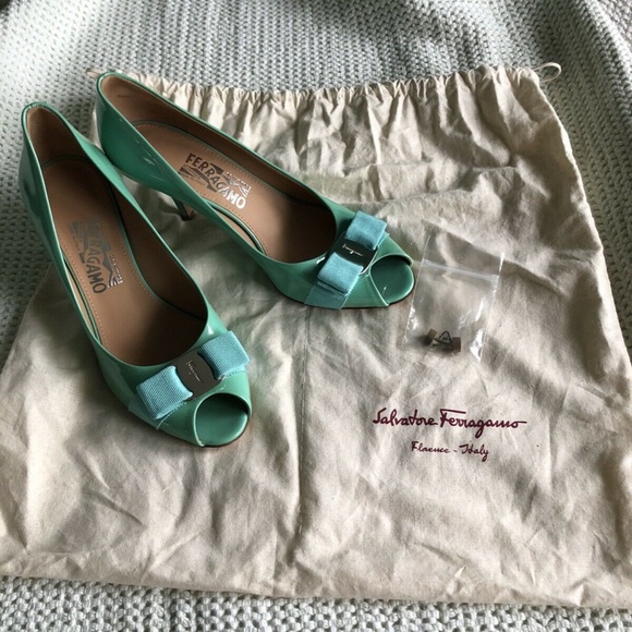 NEW Salvatore Ferragamo Patent Bow Peep Toe Pump Heels, Made in Italy - Picture 8 of 10